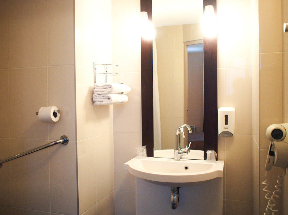 Hotel Inn Design Resto Novo Alencon Bagian luar foto