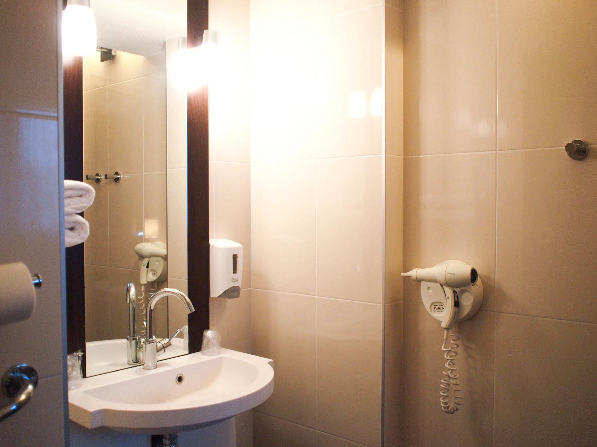 Hotel Inn Design Resto Novo Alencon Bagian luar foto