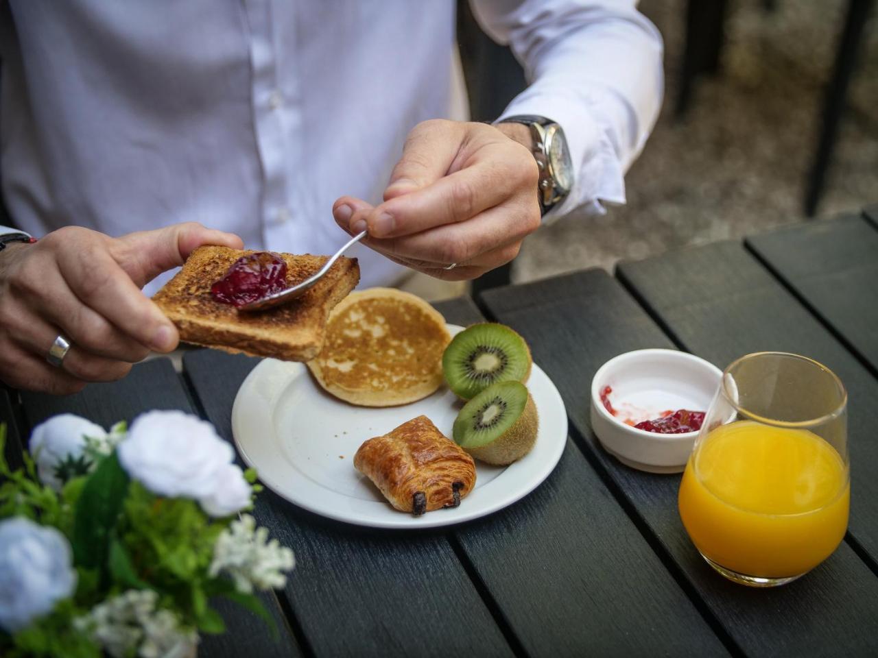 Hotel Inn Design Resto Novo Alencon Bagian luar foto