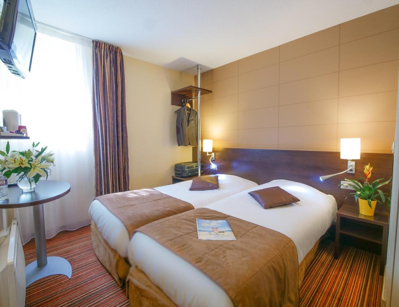 Hotel Inn Design Resto Novo Alencon Bagian luar foto