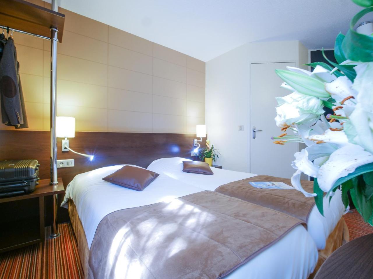 Hotel Inn Design Resto Novo Alencon Bagian luar foto